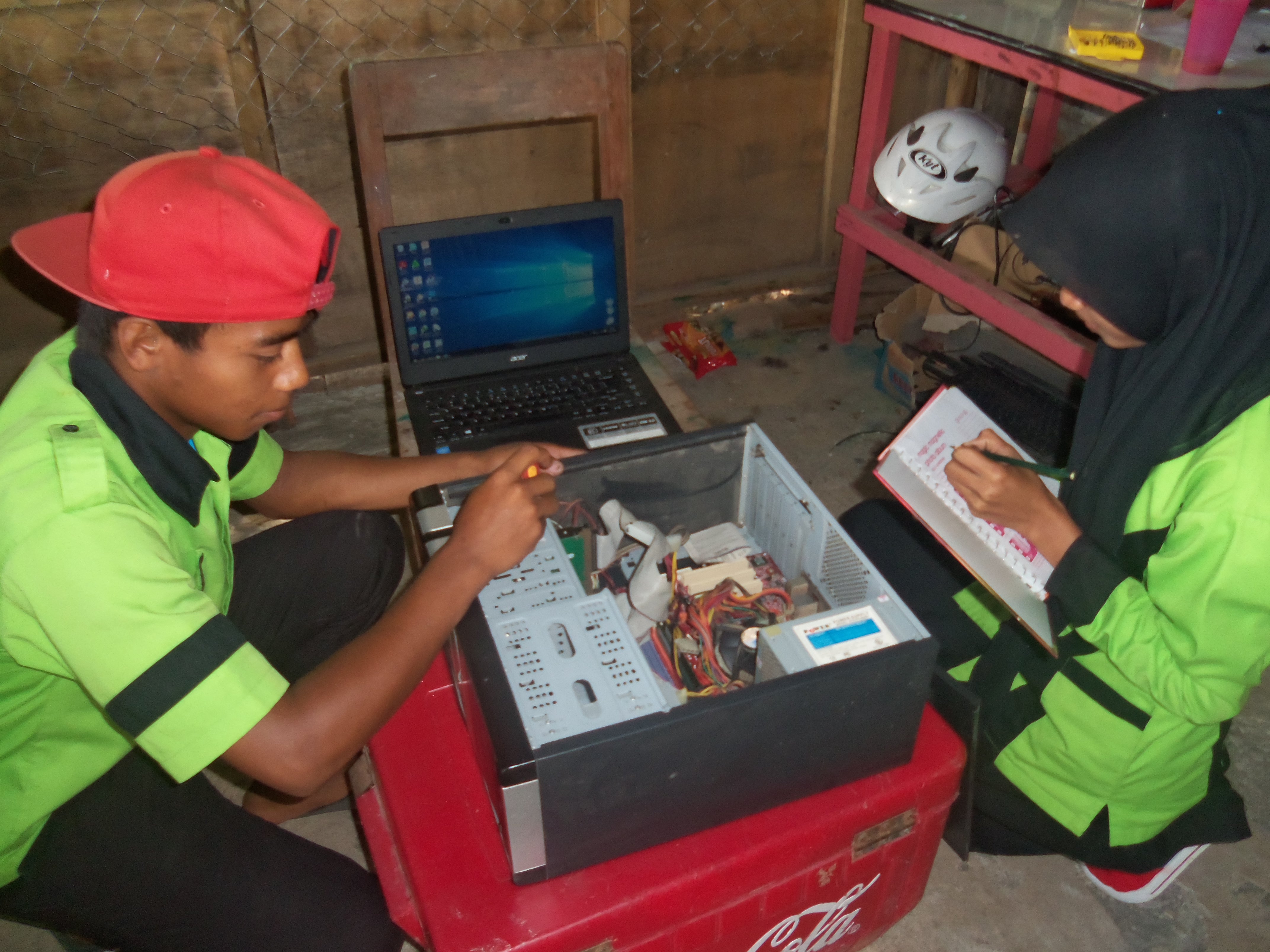 Cover Kegiatan TKJ Siswa Siswi SMK 165 Ambalawi